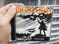 Cd Bigstorm - Living In Exile * Imp - Aor - Usado - Leia