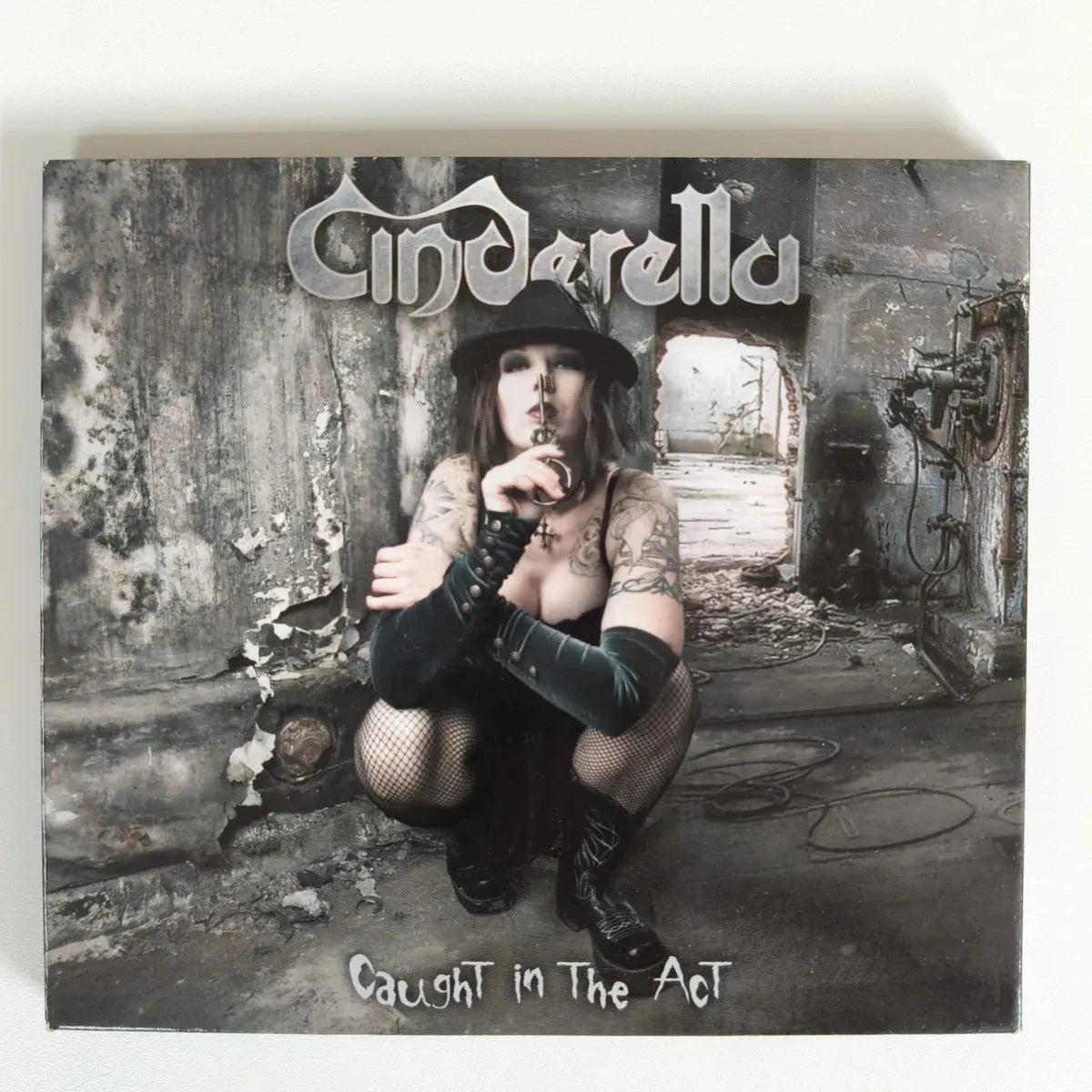 Cd Cinderella-caught In The Act(cd+dvd Com 18 Tracks Live)