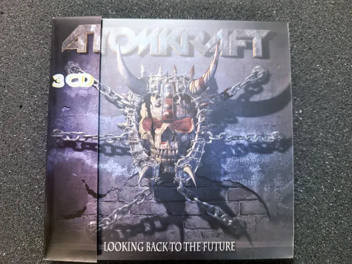Cd - Atomkraft - Looking Back To The Future * Italy - Triplo